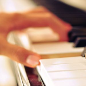 一人摸奶，一人操比
